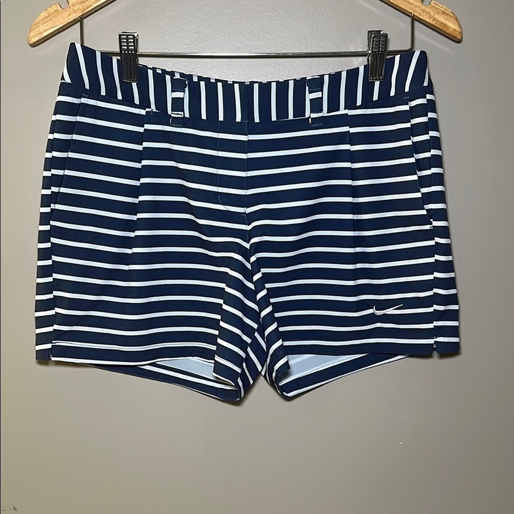 Nike Women’s Golf Shorts Blue and White Stripes Size Medium